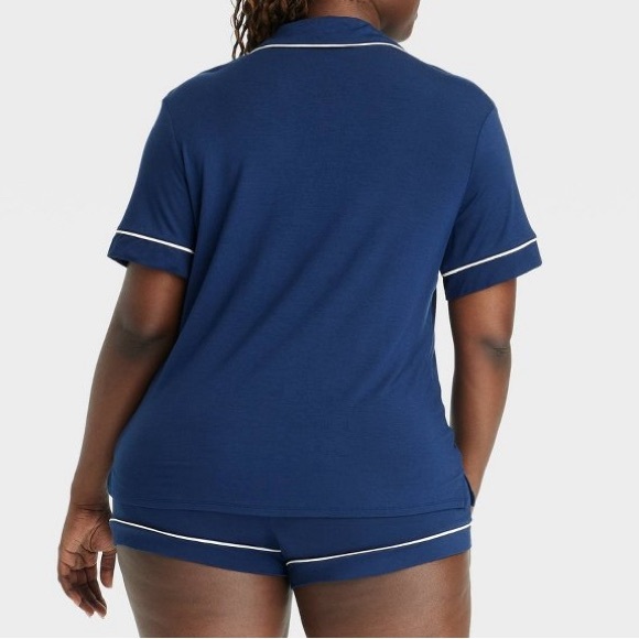 NWOT Women’s Cloud Knit Short Sleeve Notch Collar Top & Shorts Pajama Set - Picture 2 of 4
